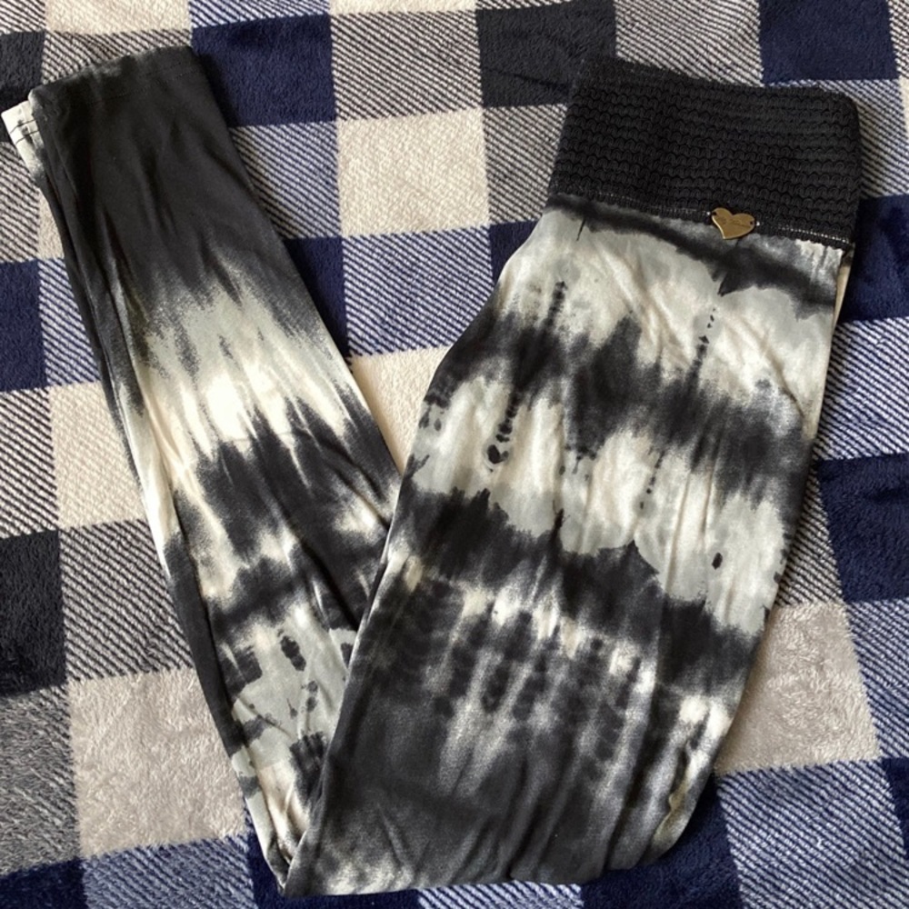 BRAND NEW Cute Booty Lounge Basic Booty Tie dye Leggings - Size Small